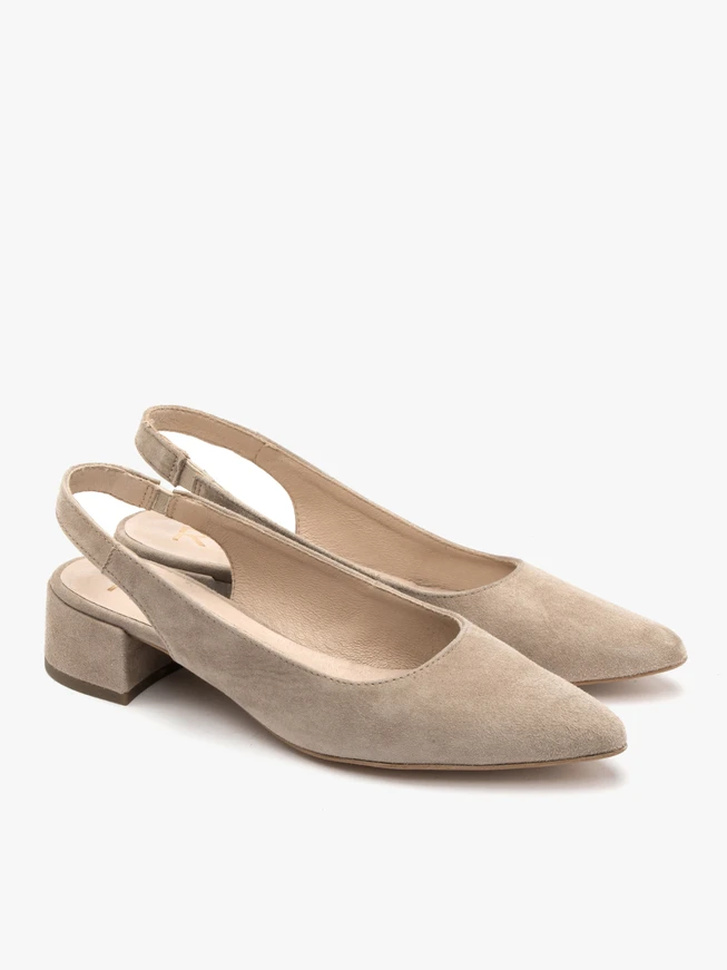 Beigefarbene Slingback-Pumps mit offenem Absatz