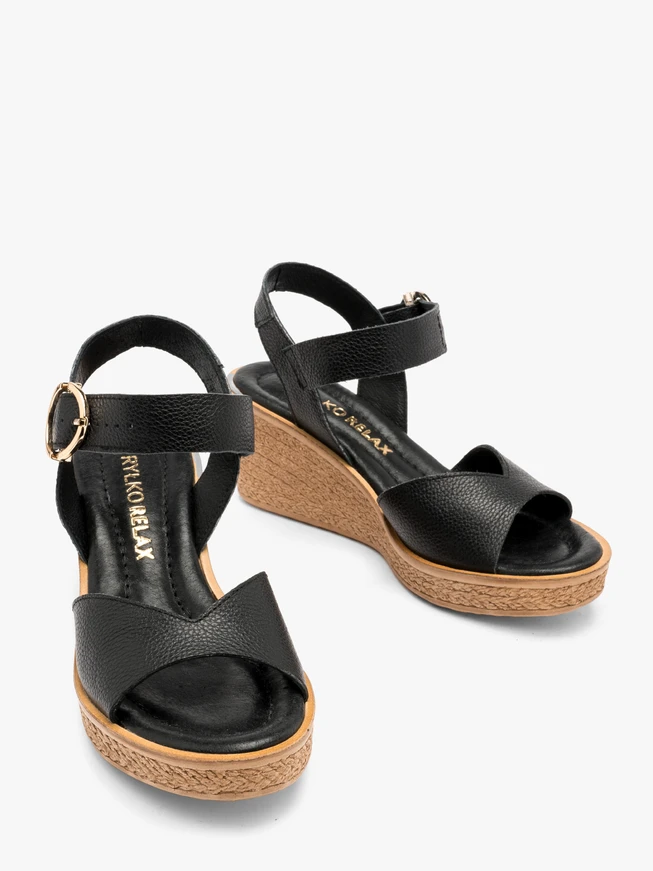 Schwarze Plateausandalen
