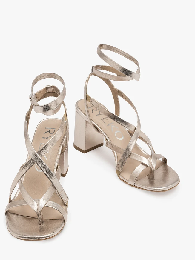 Flip Flops mit Platinabsätzen