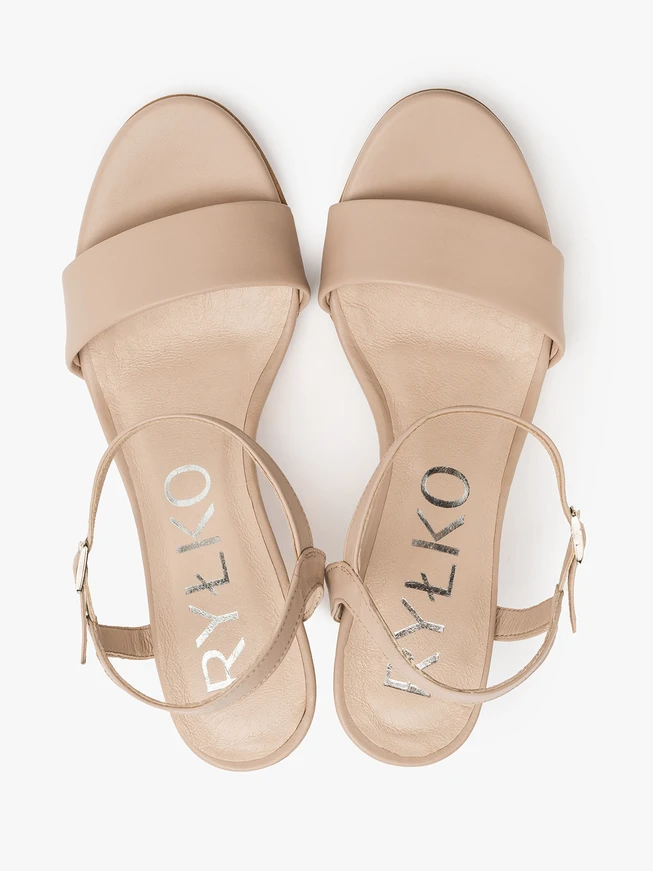 Beigefarbene Stiletto-Sandalen