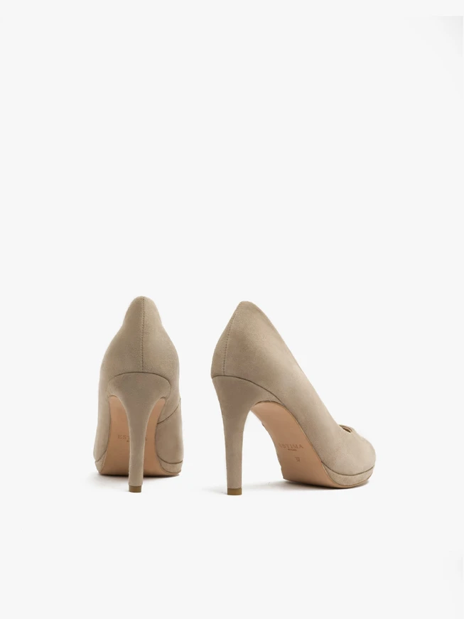 Beigefarbene Stiletto-Pumps