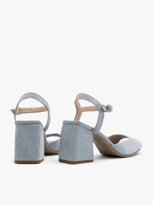 Blaue Sandalen mit massivem Pfosten