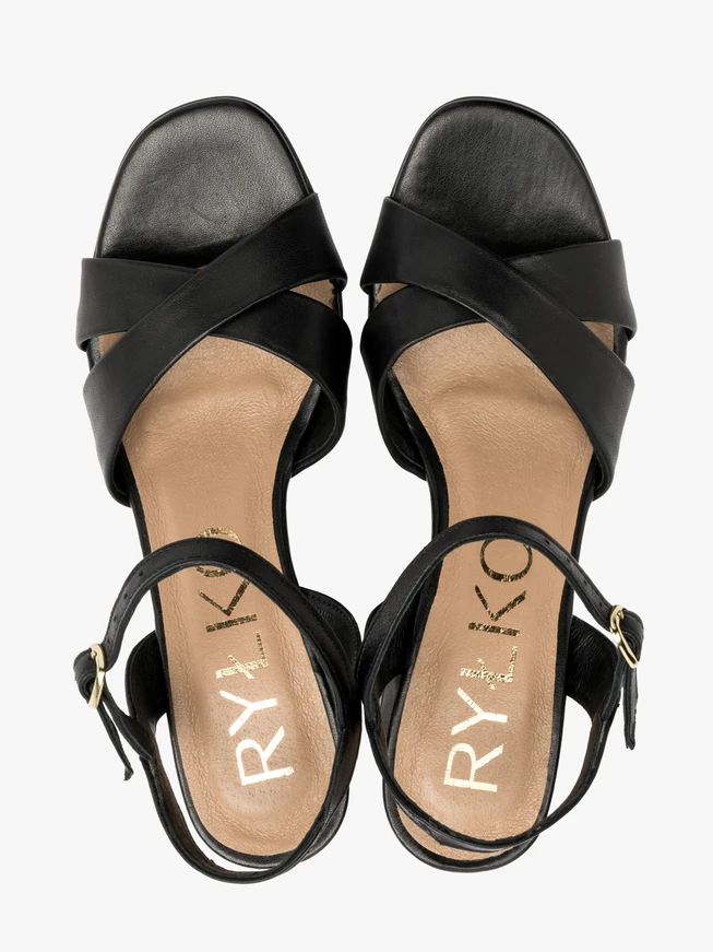 Schwarze Sandalen mit verziertem Schaft