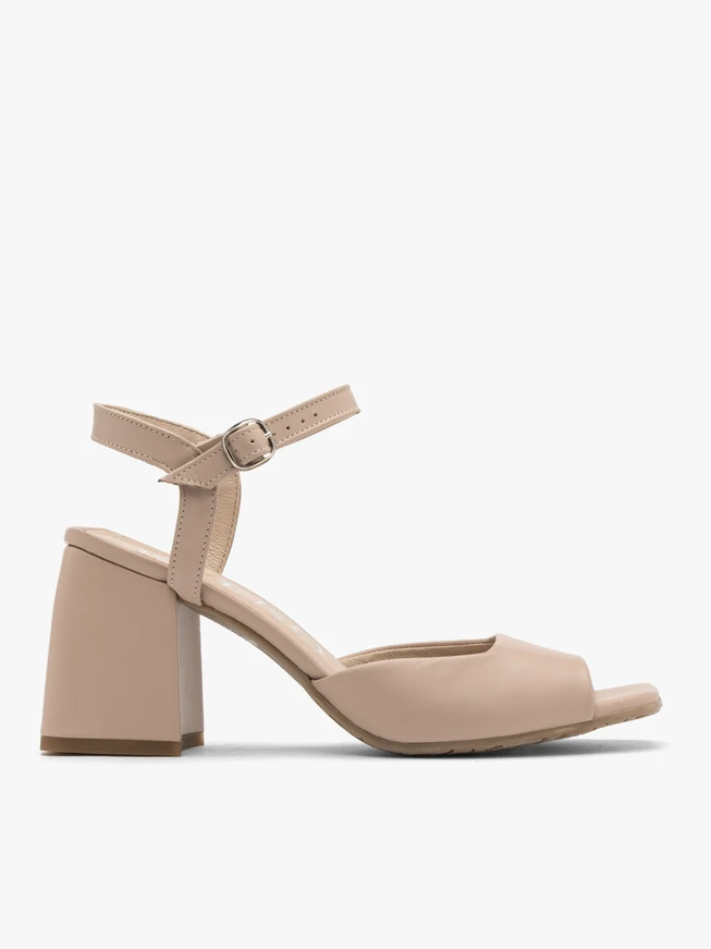 Beigefarbene Sandalen mit massivem Pfosten
