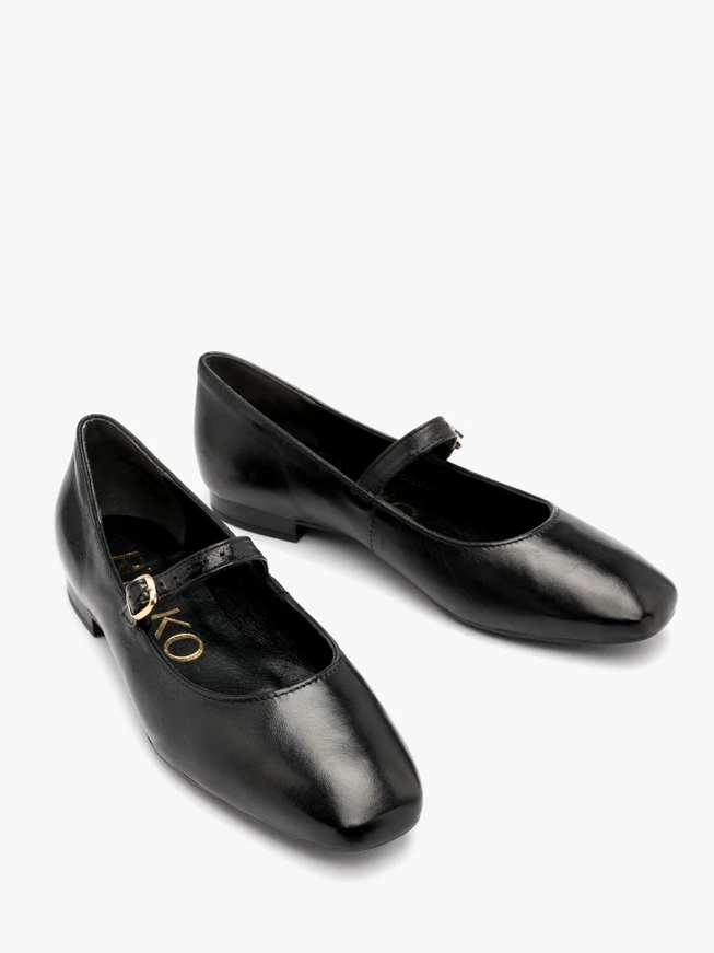 Schwarze Ballerinas mit dekorativem Verschluss