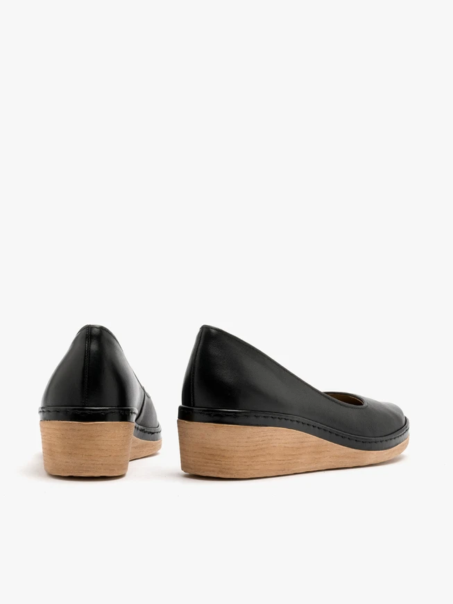 Schwarze Plateau-Pumps