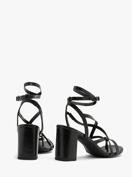 Flip Flops mit schwarzem Absatz