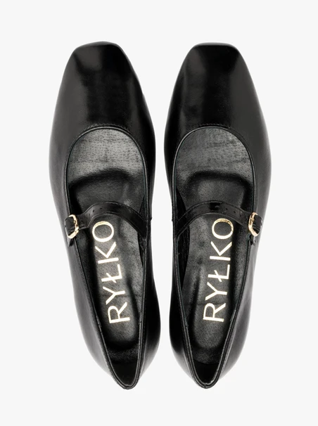 Black ballerinas with decorative buckle