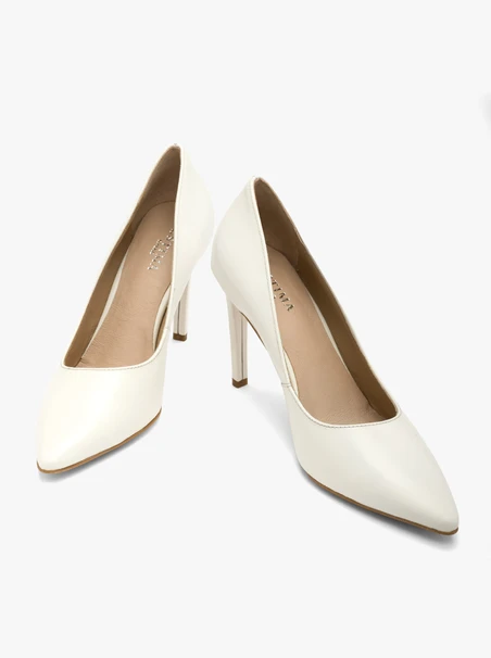 Cream stiletto pumps