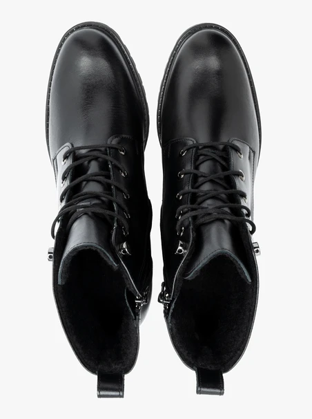 Schwarze Schnürstiefel aus Leder