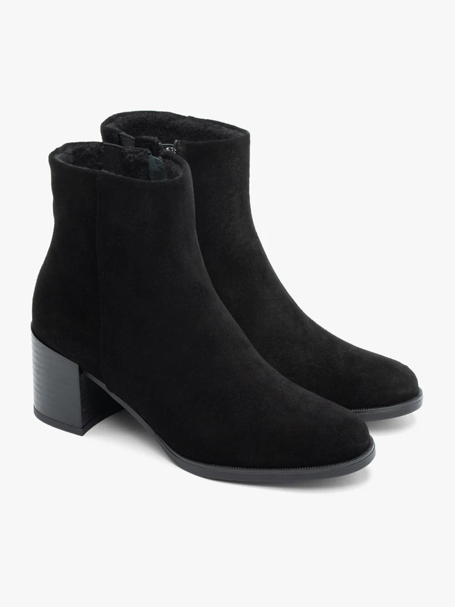 Schwarze Velourslederstiefel