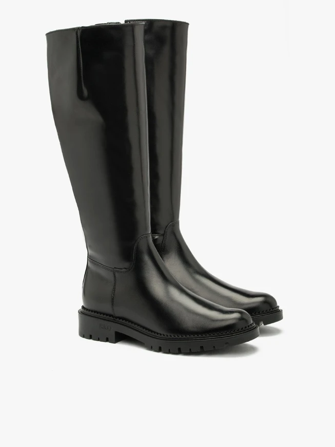 Black women’s knee boots