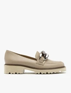 Beige Mokassins mit Zierkette