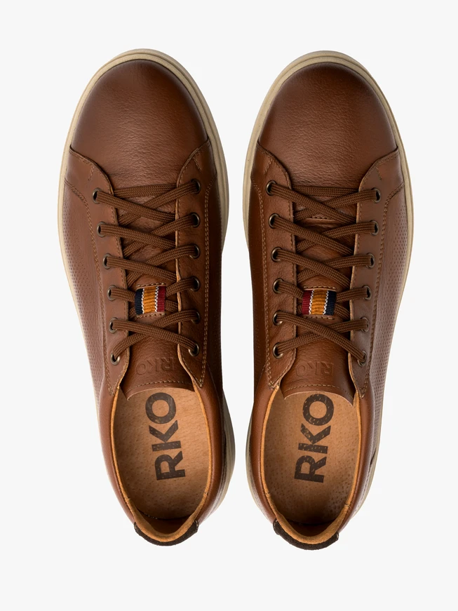 Braune Herren Sporthalbschuhe mit beigem Boden