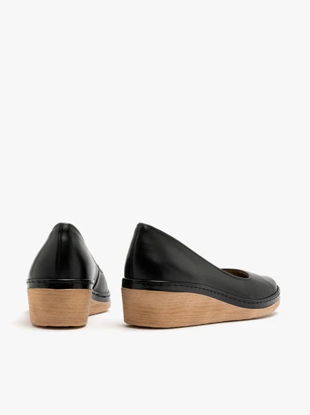 Schwarze Plateau-Pumps