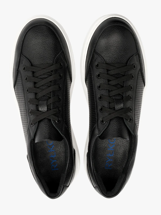 Schwarze sportliche Herrenhalbschuhe mit dekorativer Perforation