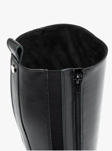 Schwarze Stiefel mit leichter Sohle