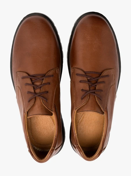 Braune Herrenhalbschuhe mit Ziernaht an der Sohle