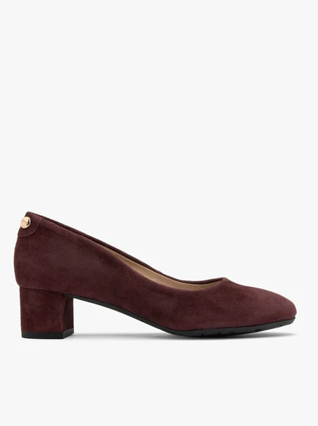 Kastanienbraune niedrige Stiletto-Pumps