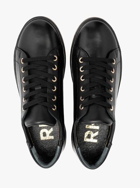 Black women’s sporty shoes
