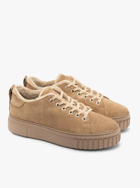 Beige suede lined sporty shoes