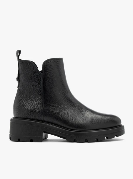 Schwarze Damenstiefel mit dicken Sohlen