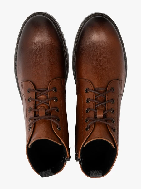 Braune Herren-Turnschuhe mit Traktor-Boden
