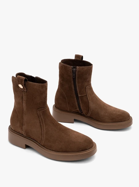 Braune Velours-Damenstiefel mit flacher Sohle