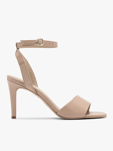 Beigefarbene Stiletto-Sandalen