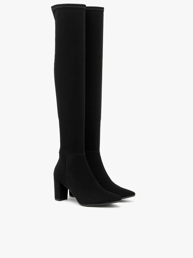 Hohe elastische Stiefel mit Stilettoabsatz