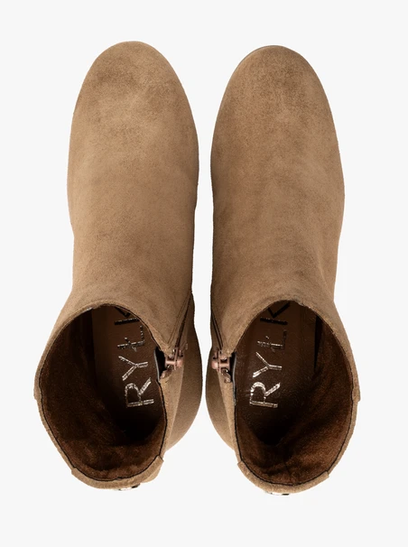 Klassische Veloursstiefel
Damenstiefel auf einem massiven Block