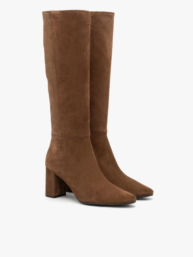 Braune Velourslederstiefel mit Stilettoabsatz
