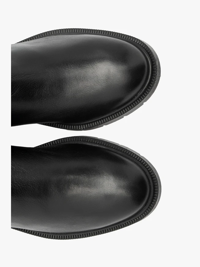 Schwarze Stiefel mit flexiblem, schmalem Schaft