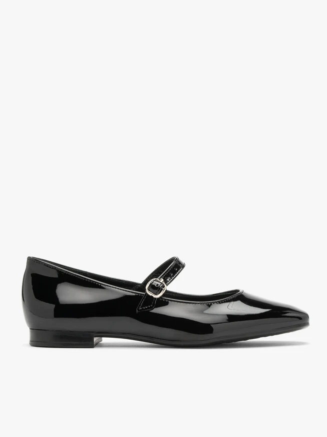 Schwarz lackierte Ballerinas mit dekorativem Verschluss