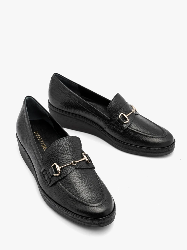 Black women’s loafers with low platform