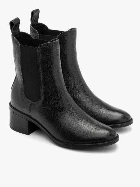 Schwarze Damenpantoffeln mit Absatz