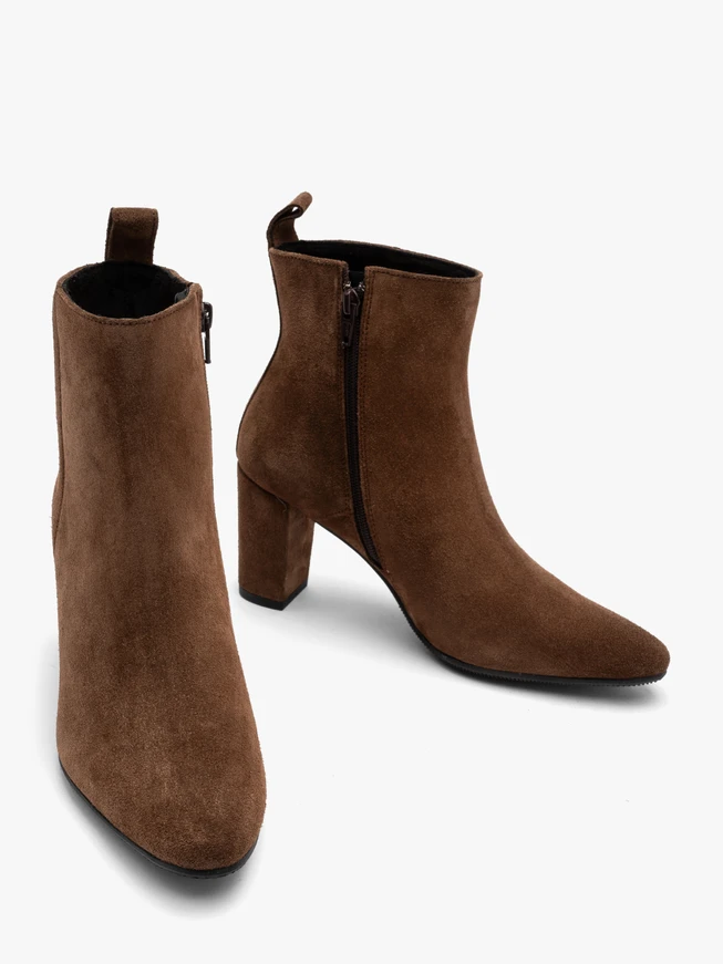 Damenstiefel aus Veloursleder mit Stilettoabsatz