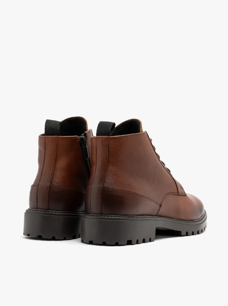 Braune Herren-Turnschuhe mit Traktor-Boden