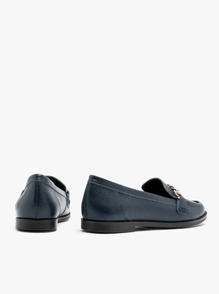 Marineblaue Mokassins mit flacher Sohle