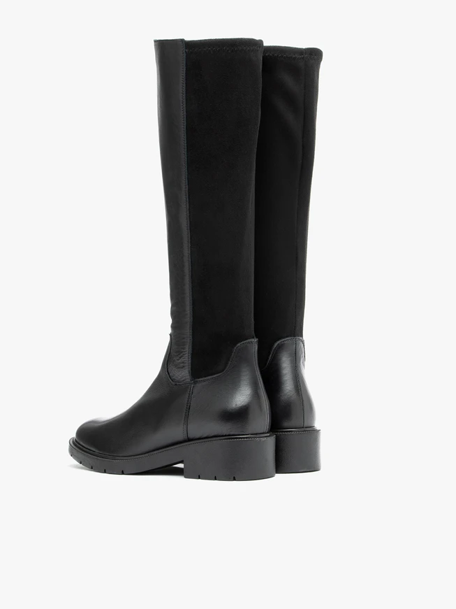 Schwarze Stiefel mit flexiblem, schmalem Schaft