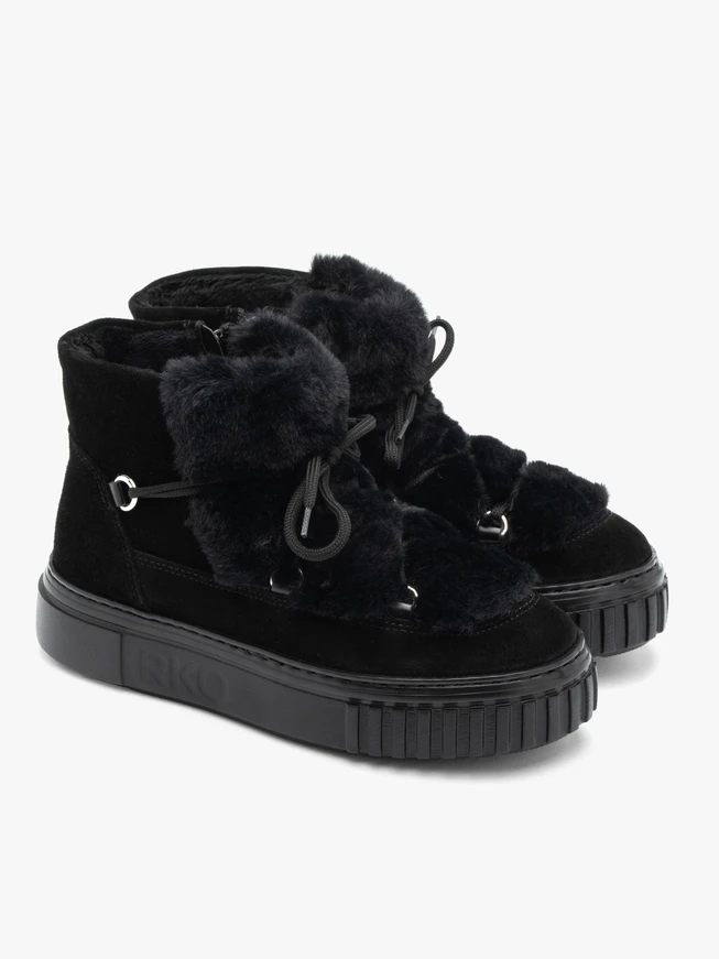 Black short insulated women’s snow boots