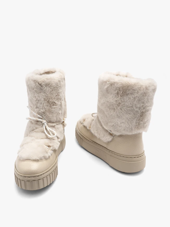 Cream insulated snow boots