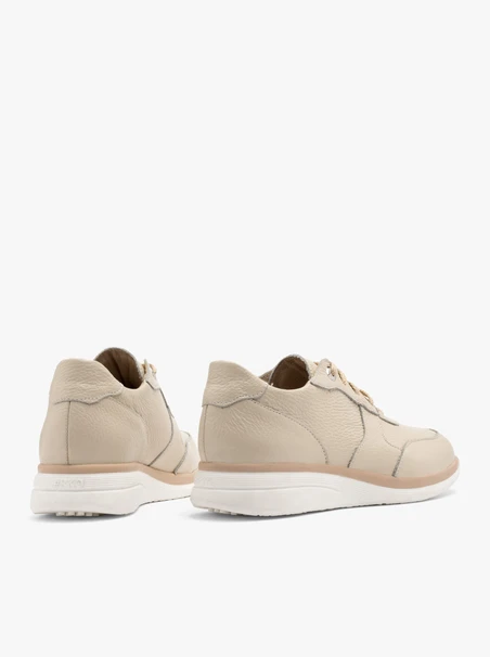 Cream sporty shoe