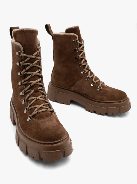 Braune isolierte Damenstiefel