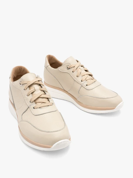Cream sporty shoe
