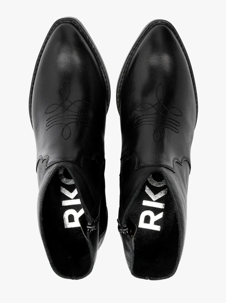 Schwarze Cowboystiefel mit dekorativer Stickerei