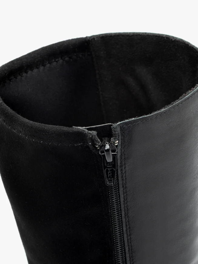 Schwarze Stiefel mit flexiblem, breitem Schaft