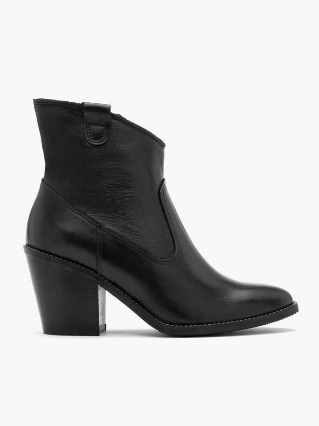 Schwarze Cowboystiefel mit dekorativem Schaft