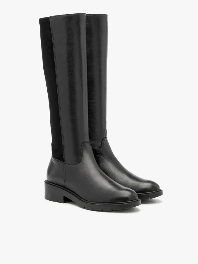 Schwarze Stiefel mit flexiblem, schmalem Schaft