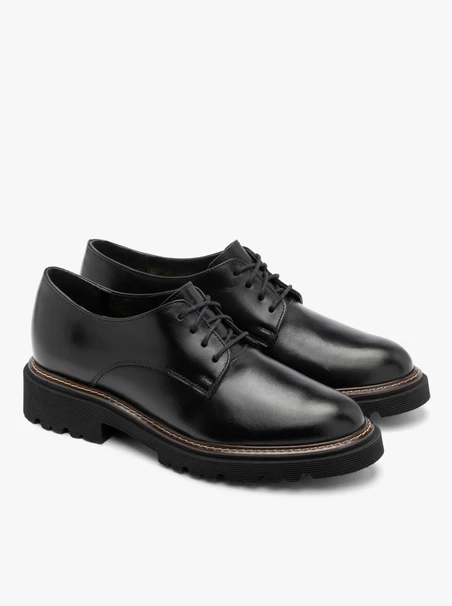 Schwarze Damenhalbschuhe mit dekorativem Boden
